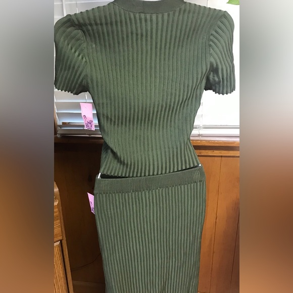 2 Piece Ribbed Knit V Neck Crop Top and High Waist MIDI, Bodycon Pencil Skirt - Picture 3 of 8